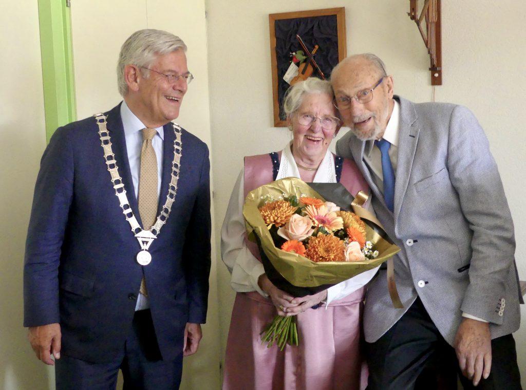Echtpaar Mandemaker-van Tol 65 jaar getrouwd