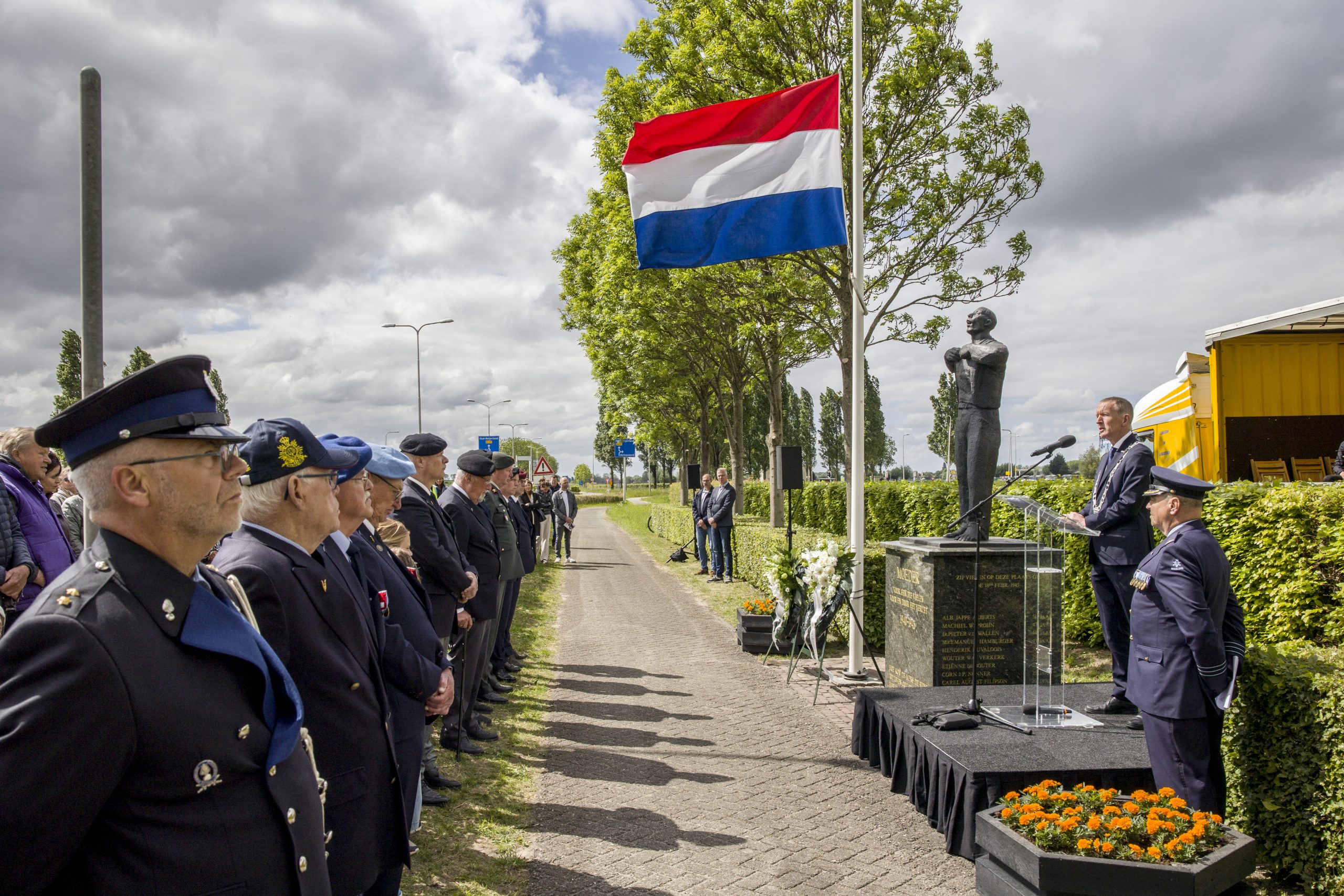 80 jaar vrijheid in de Hoeksche Waard: oorlogsslachtoffers herdenken en vrijheid vieren