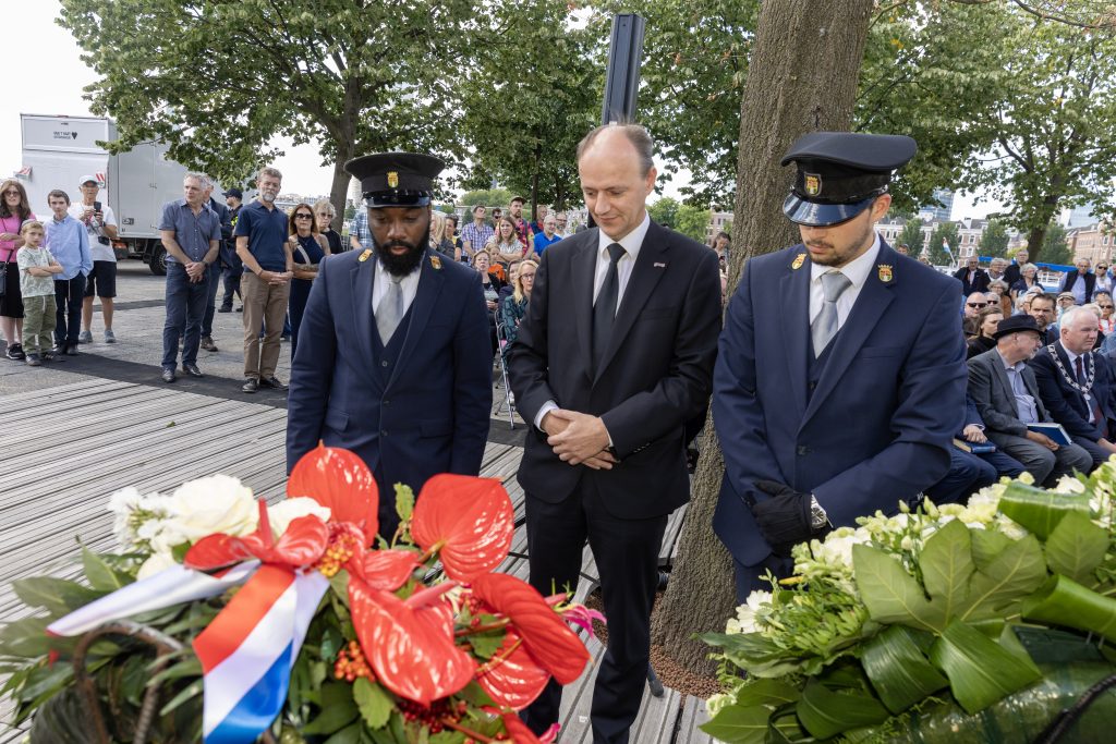 Herdenking Loods 24