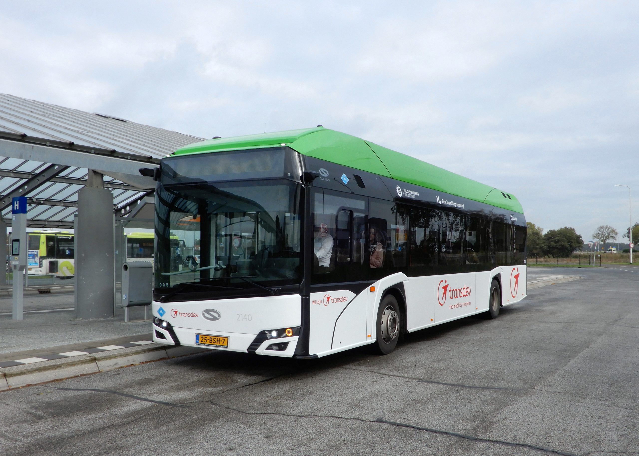 Lagere tarieven voor scholieren die met de bus naar Rotterdam reizen
