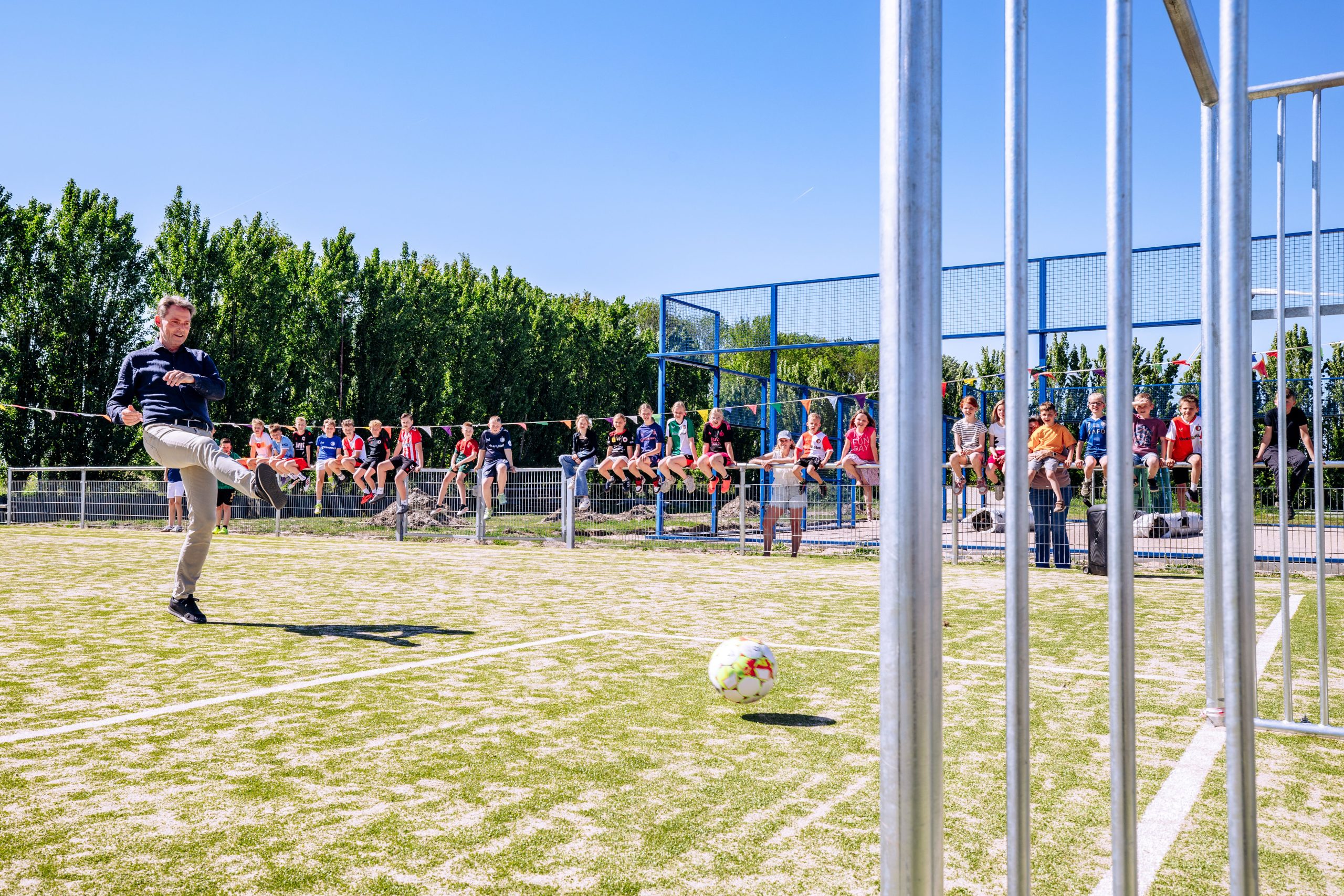 Nieuw kunstgrasveld in Piershil geopend